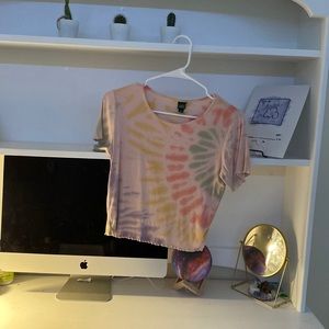 ✨CROPPED WILD FABLE SHIRT✨size Large. Good condition